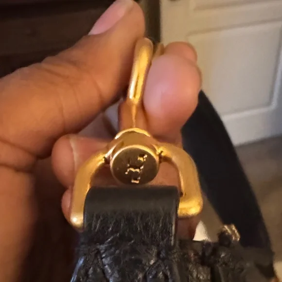 Tory Burch Black Leather Shoulder Bag with Pink Tag and Gold Charm - Picture 4 of 12